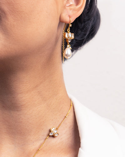 Sui Dhaga Lotus earring