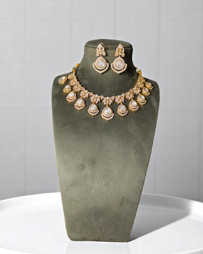 Shaziya Necklace Set With Tikka