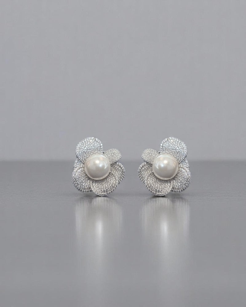 Raisa Pearl studs