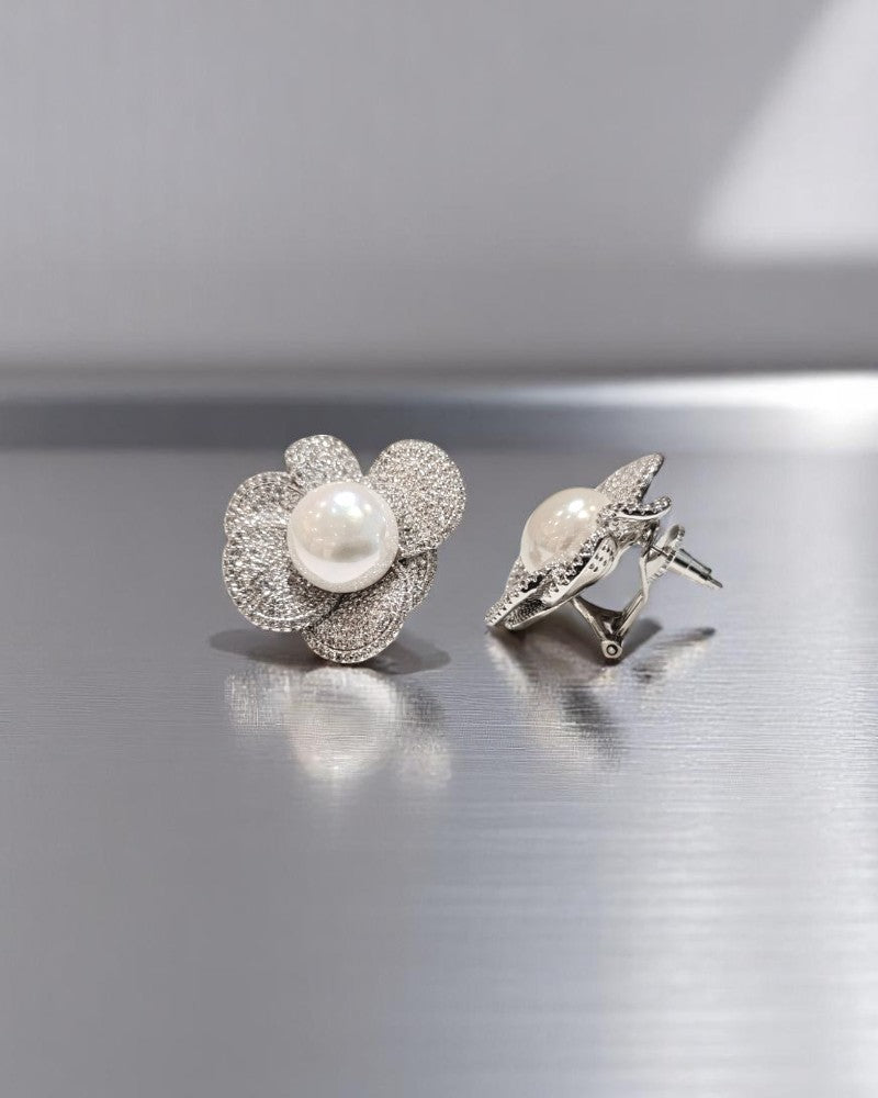 Raisa Pearl studs