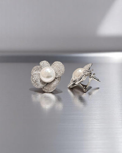 Raisa Pearl studs