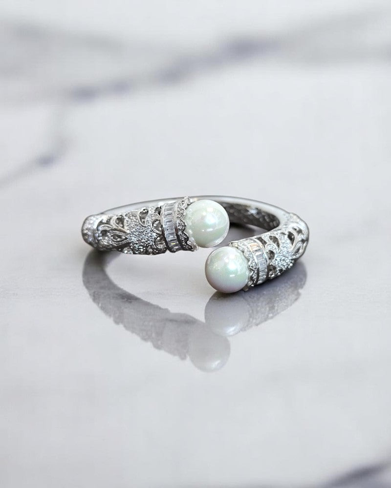Jee's Pearl Kada