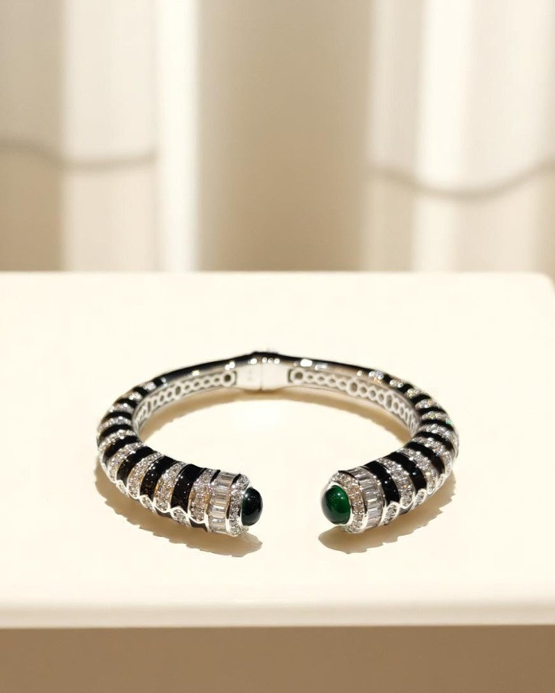 B&W Enamel Kada