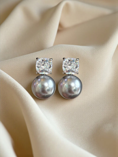 Insia Pearl Earrings