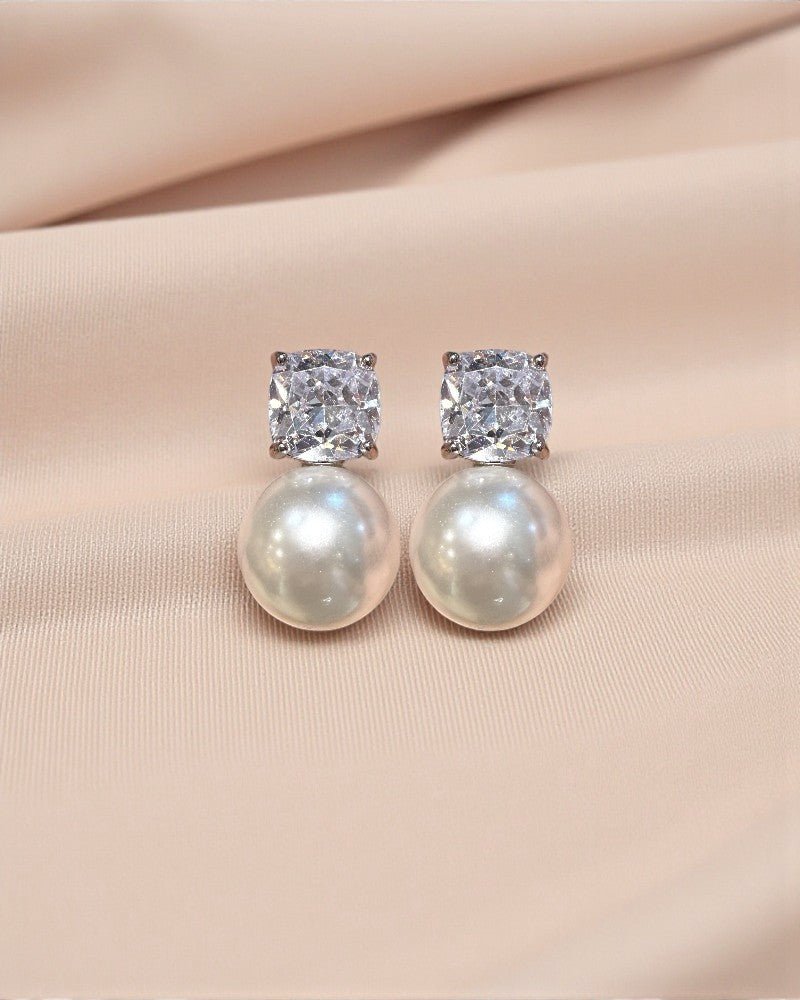 Insia Pearl Earrings