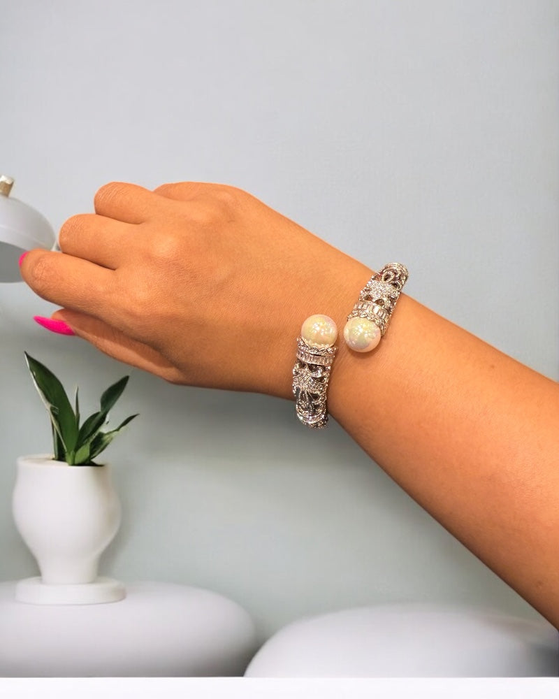 Jee's Pearl Kada