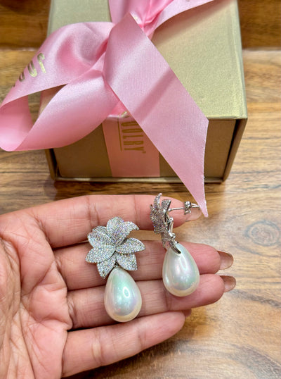 Fleur pearl drop