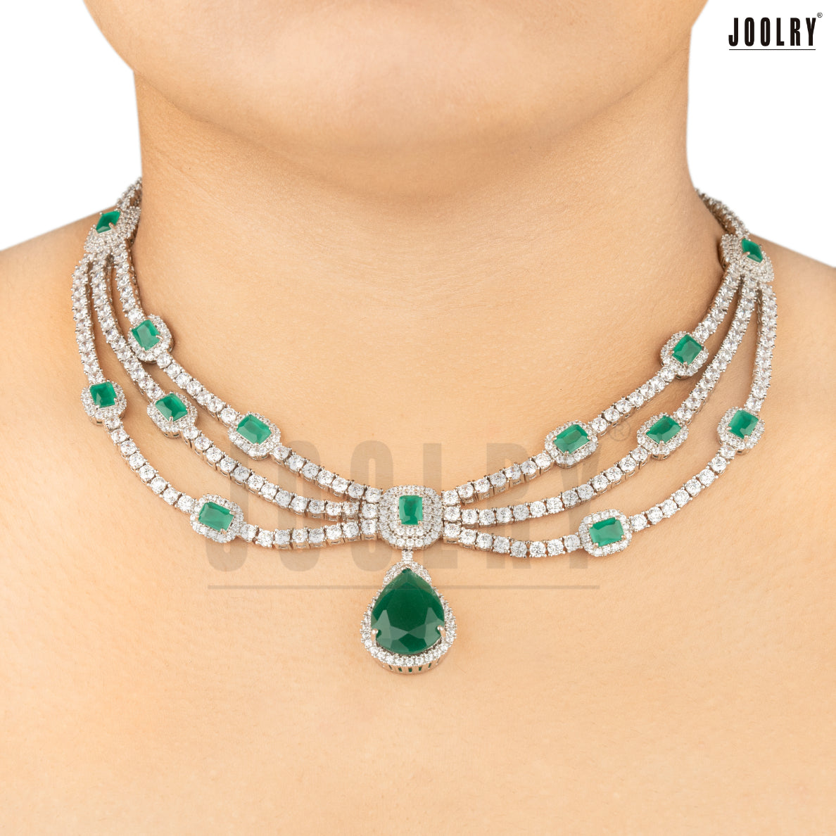 The queens necklace set