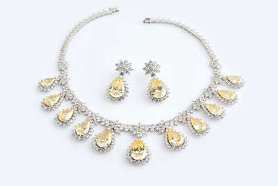 The Roja necklace set