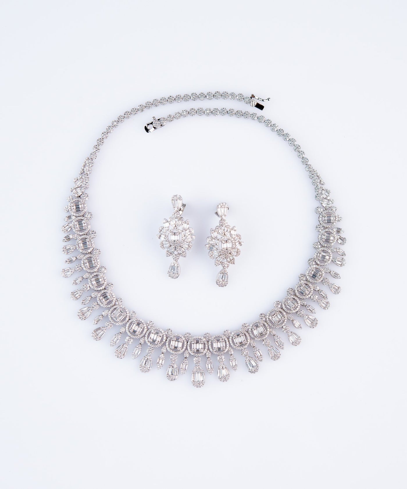 Snow White Diamonte necklace set