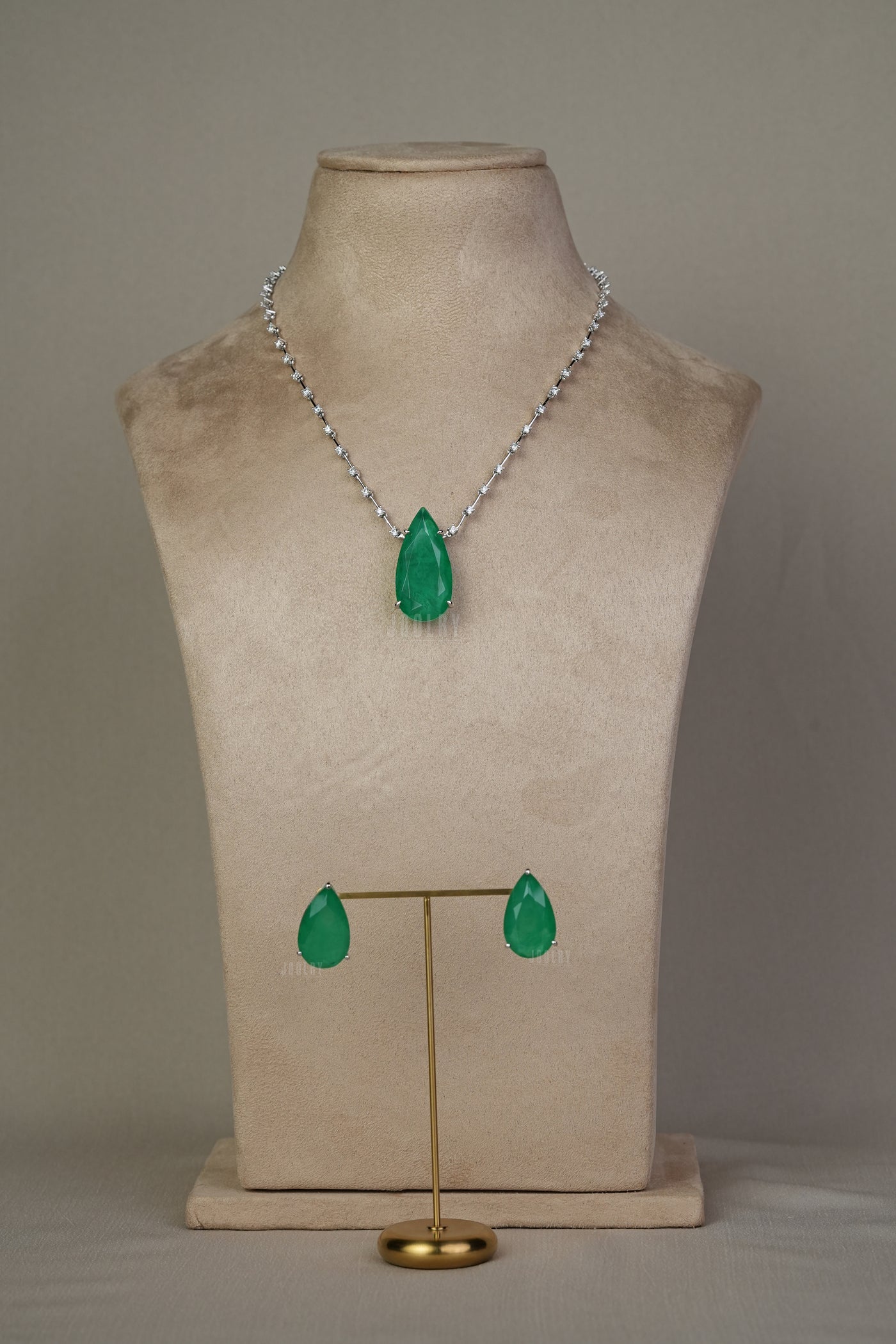 Emerald Pear Drop Necklace Set