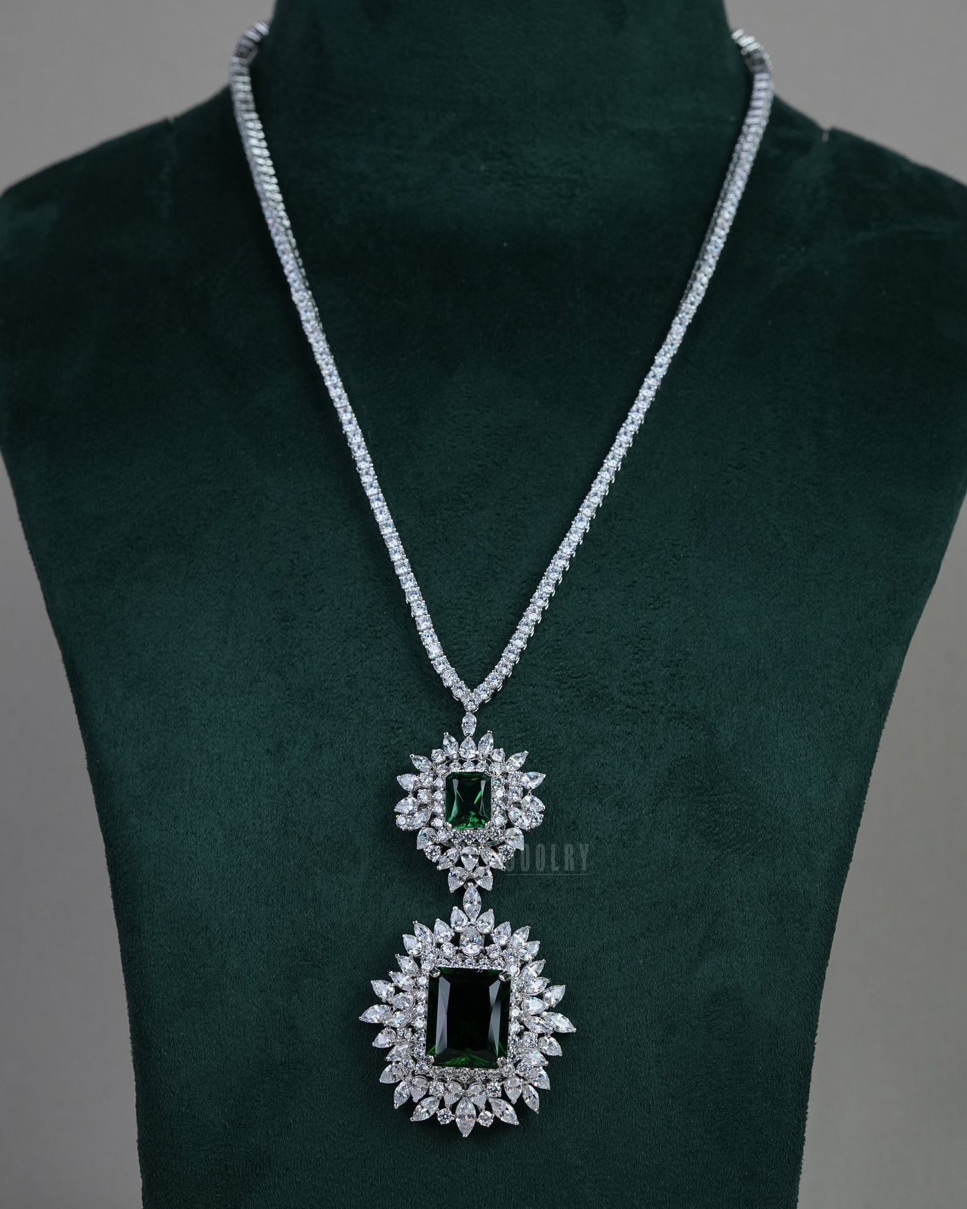 Emerald Radiance Necklace Set