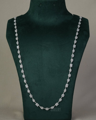 Huma Qureshi in Diamonte Long Chain