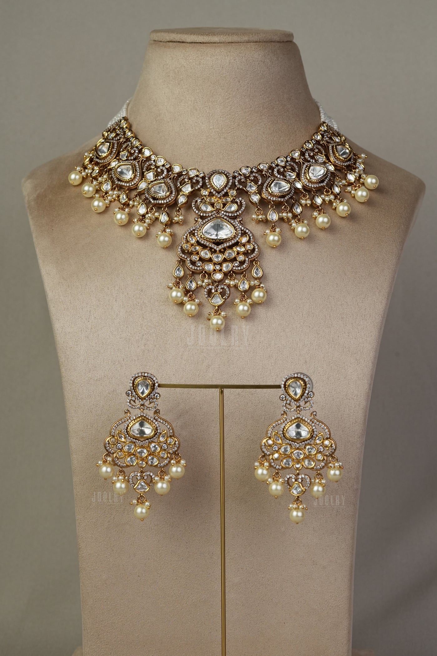Auraa Polki Set