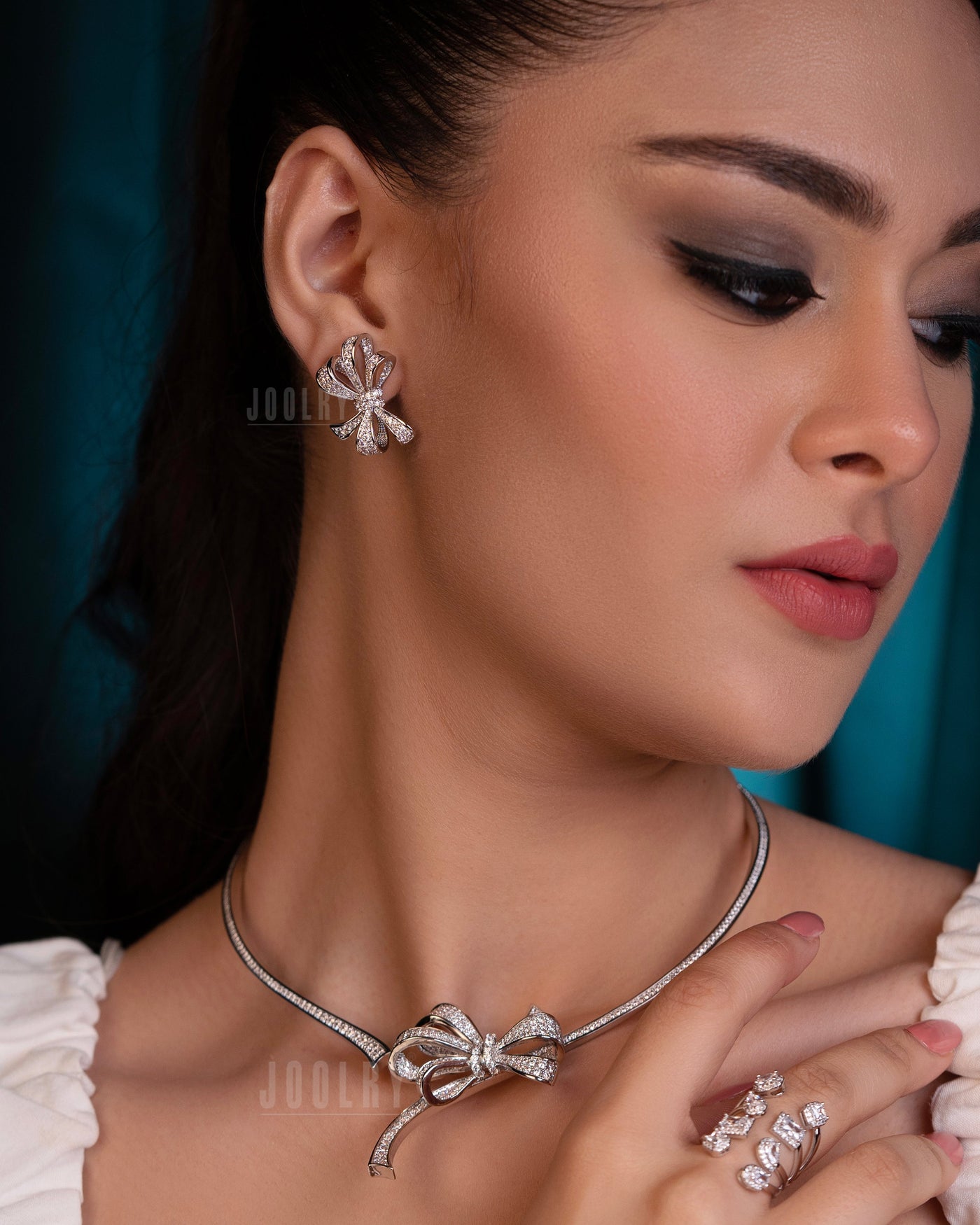 Sparkle Bow Elegance Necklace