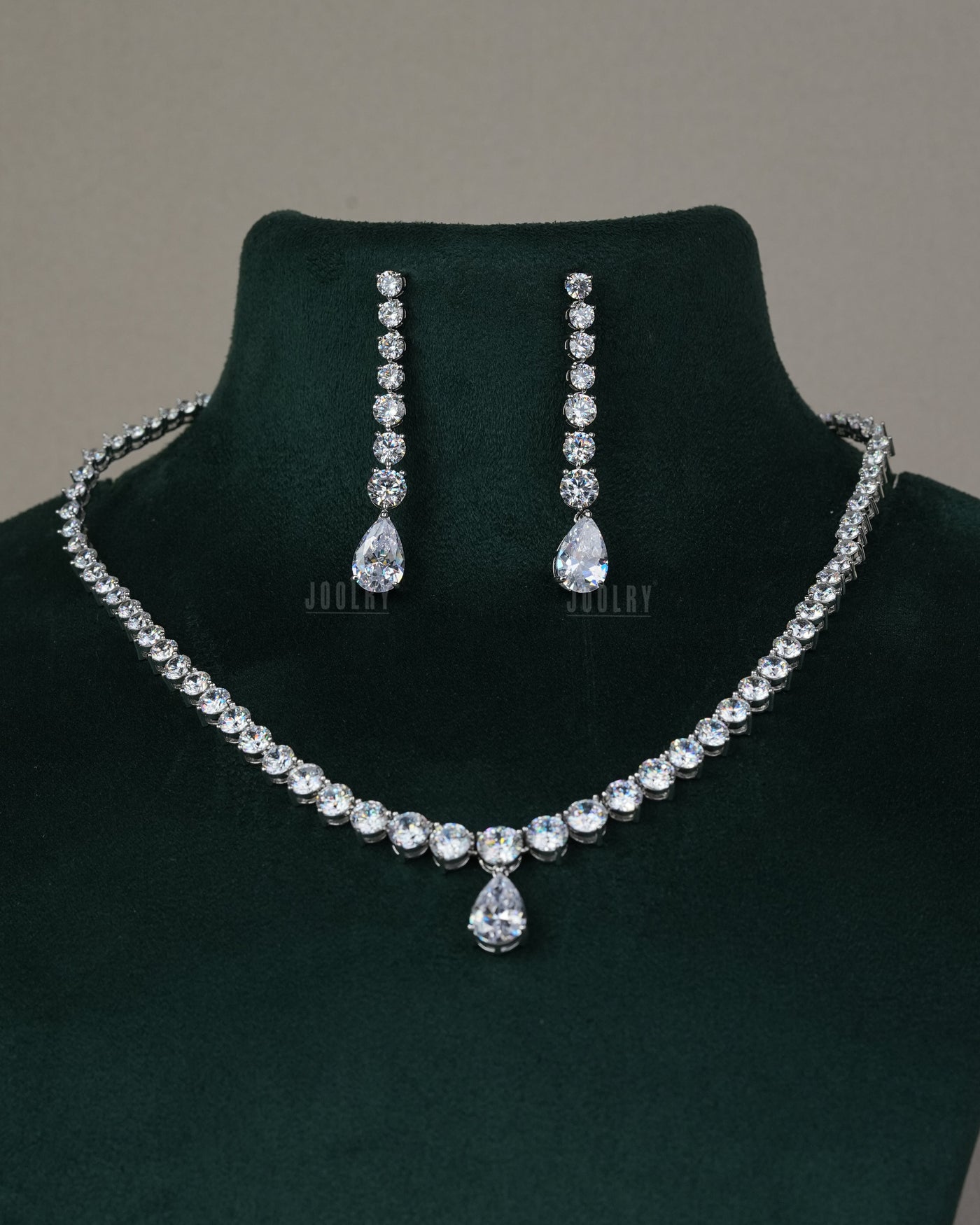 Zavya Necklace Set