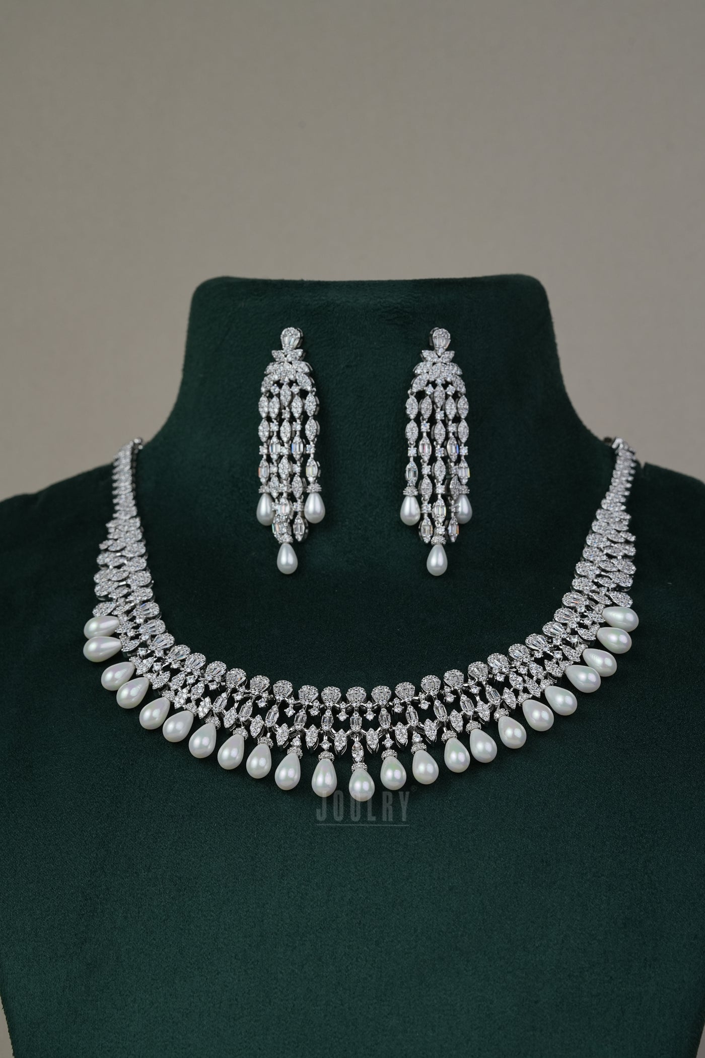 Inayat  Pearl Necklace Set