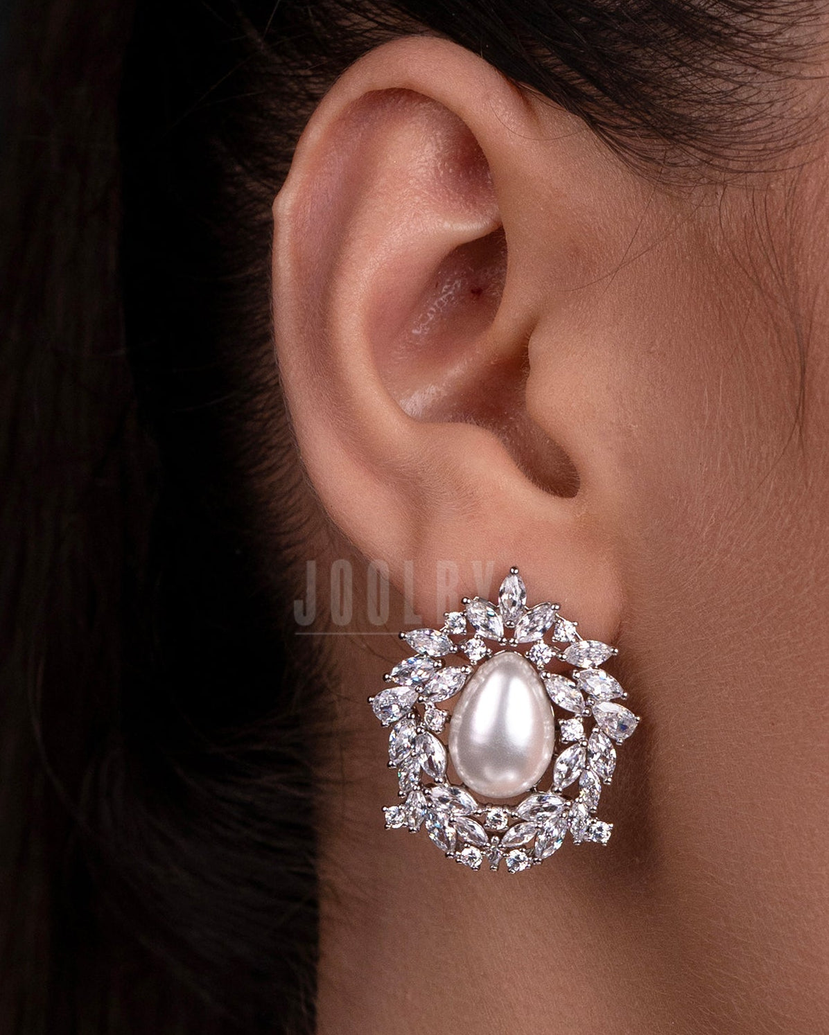 Royal Pearl Stud Earrings