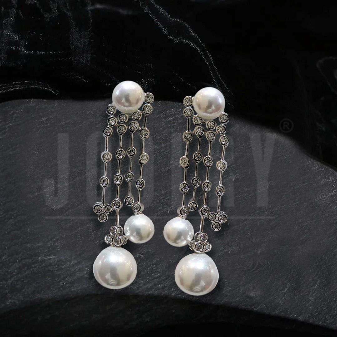 THREE PEARL DANGLE EARRINGS