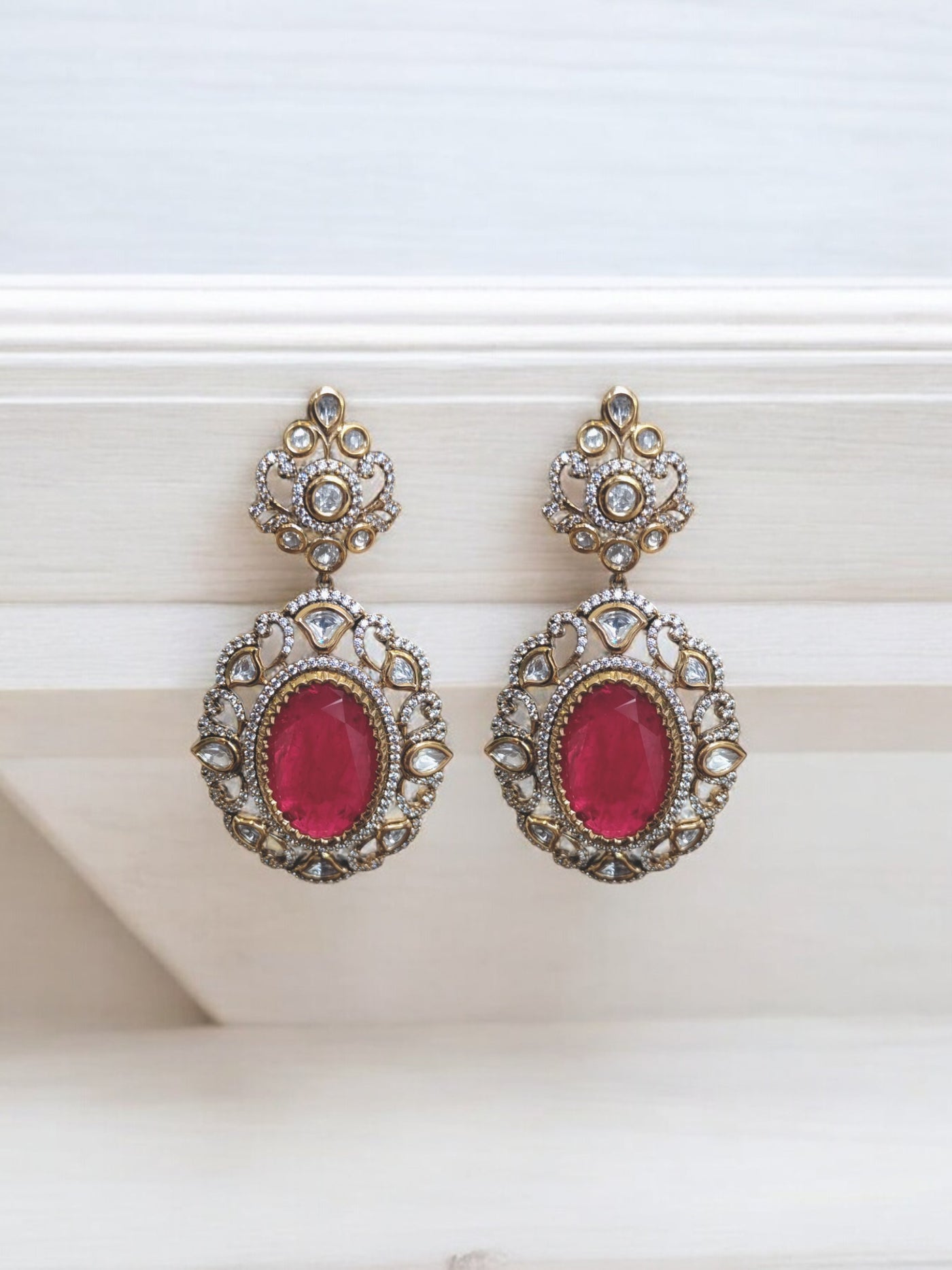 ROYAL OVAL EARRINGS