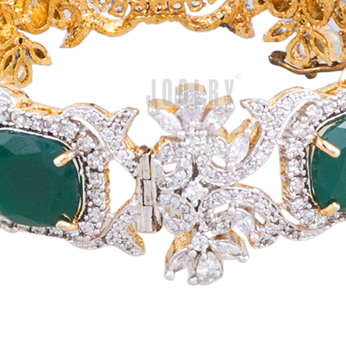 “Diamonte Emerald openable Bangle “