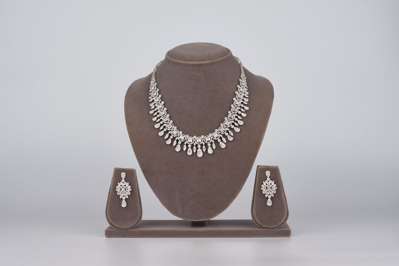 Snow White Diamonte necklace set